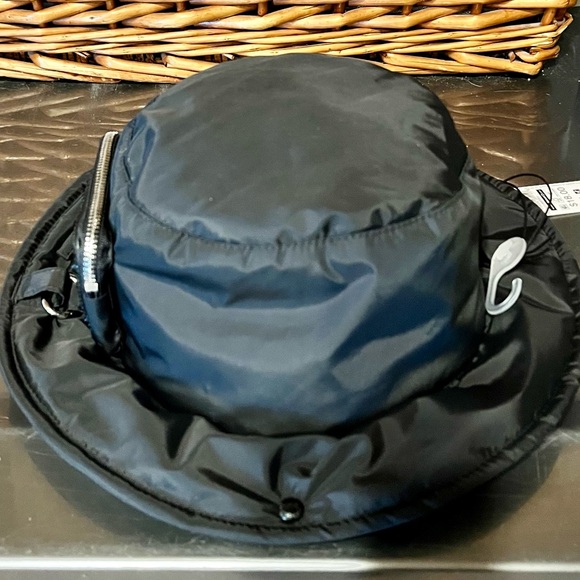 Madden NYC NYT Black Puffer Bucket Hat with Blinged Out Beaded Zip Pocket One Sz - Picture 12 of 13